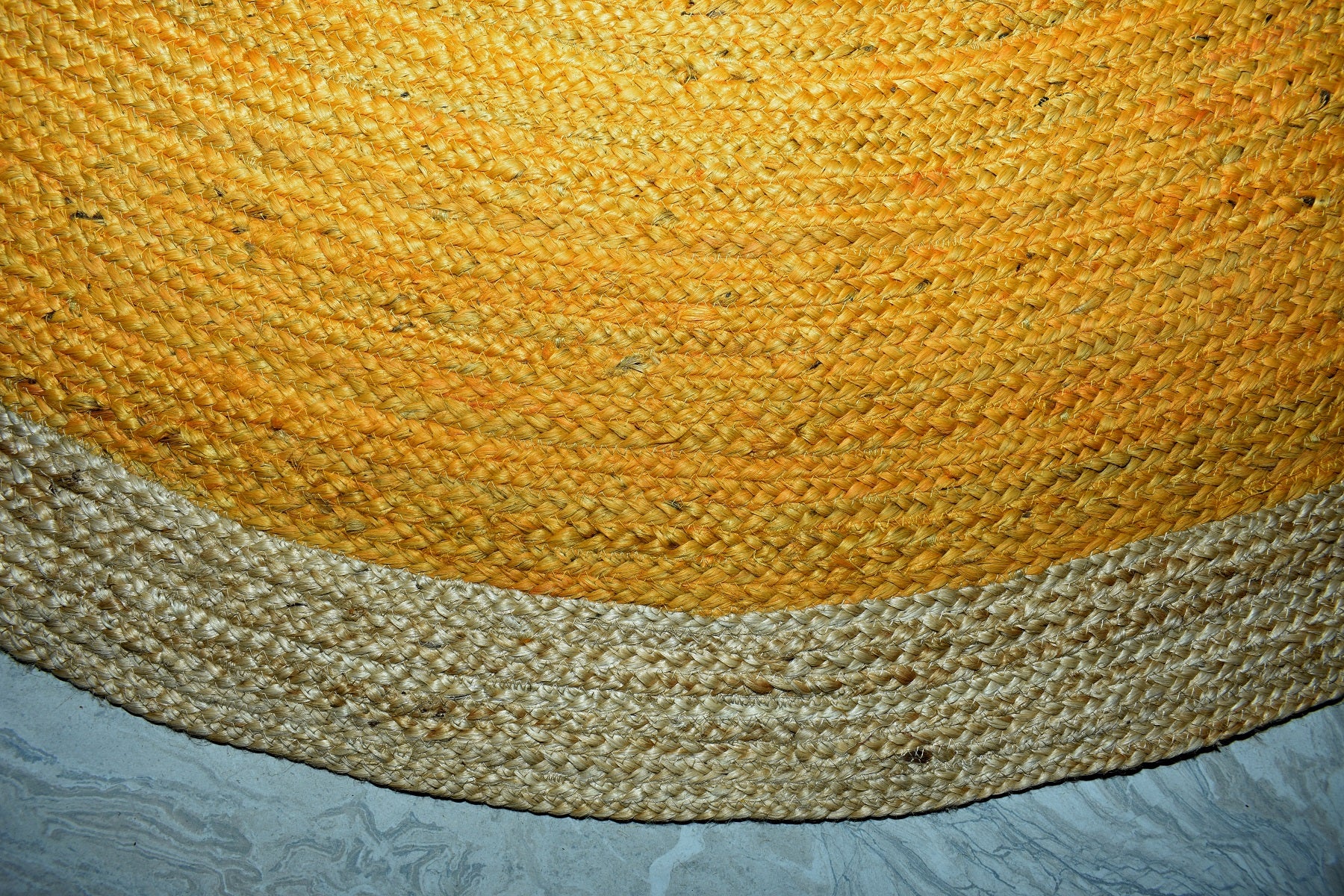 Ripaz Vogue - Tapis rond en jute tressé à la main aspect rustique beige avec bordure jaune 