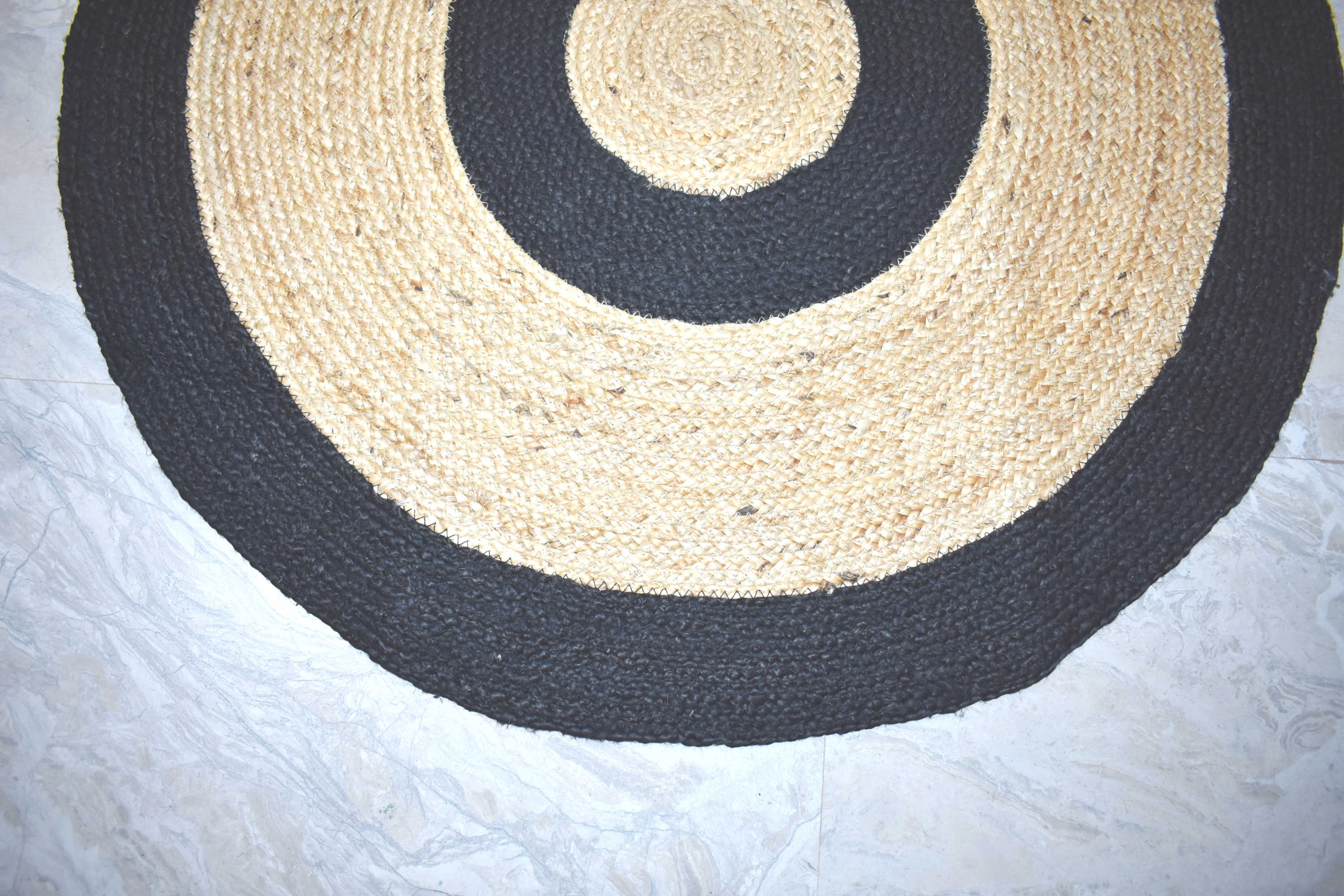 Ripaz Vogue - Tapis rond en jute tressé à la main aspect rustique beige avec bordure jaune 